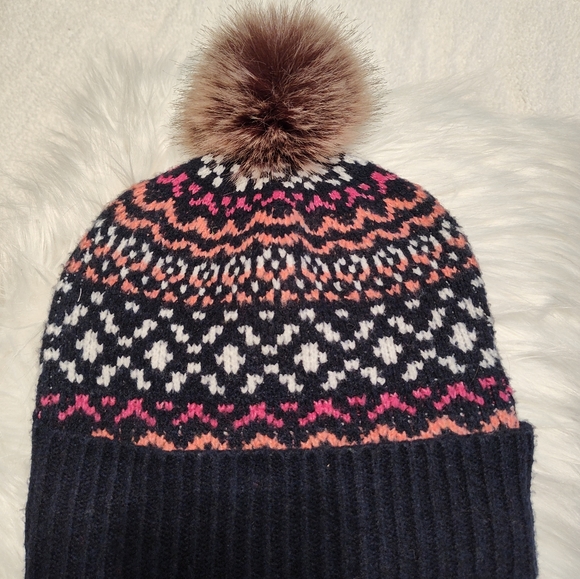 💐 EUC Cupcakes & Cashmere Fair Isle Ultra Soft Pom Pom Sweater Beanie, OSFA - Picture 3 of 6